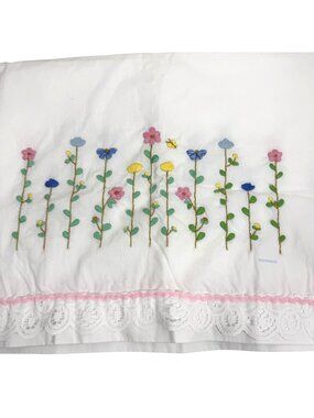 VTG Thomaston Mills Multicolor Embroidered Floral Pillowcases Lace Trim - USA